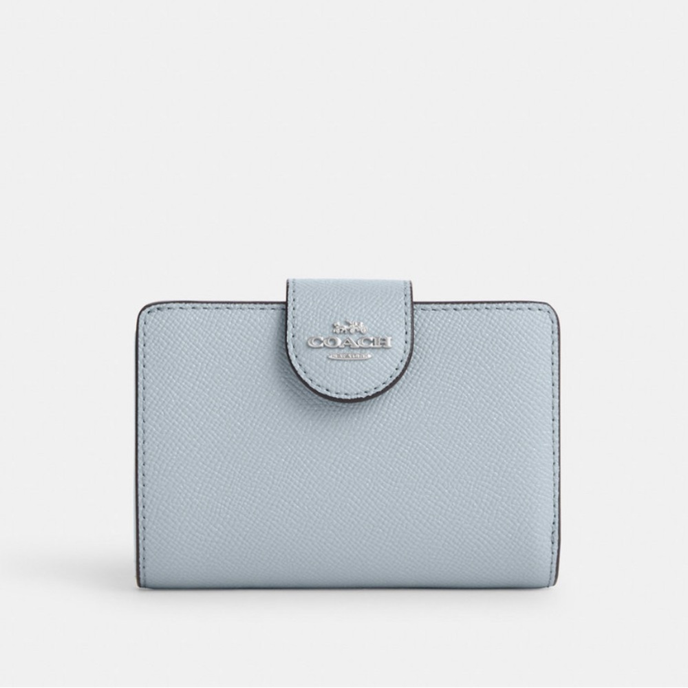 NWT Coach Outlet Medium Corner Zip Wallet CN394